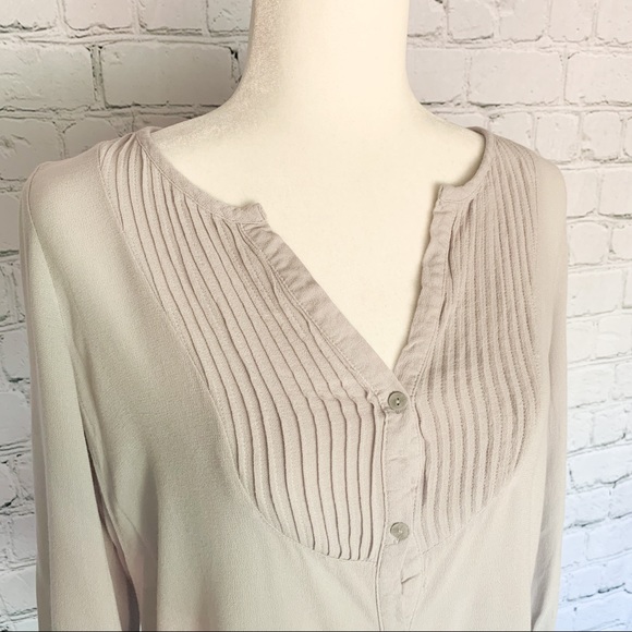 Bundle 2/$10 Old Navy Pinstripe Pleated Blouse - Picture 2 of 6